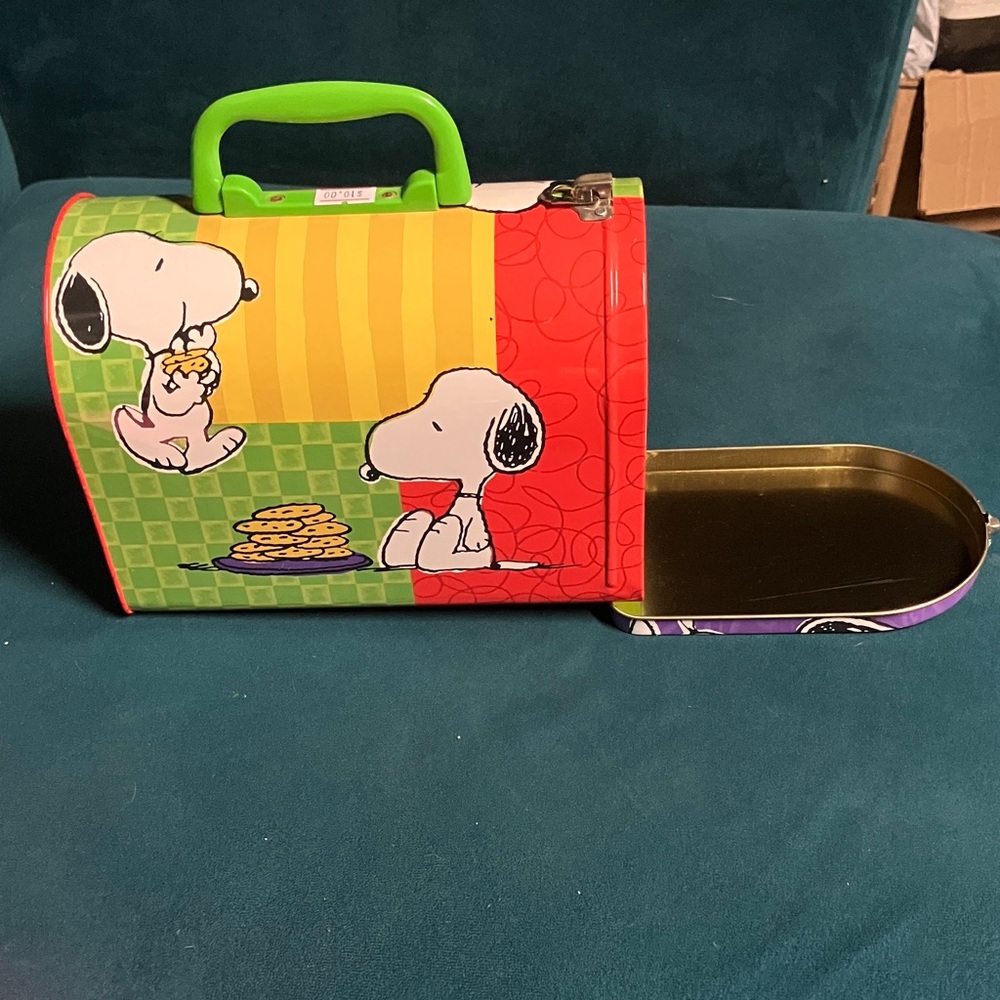 Vintage Snoopy & Cookies Mailbox School Lunch Box Metal Tin Peanuts 8"x6"x4" Toy
